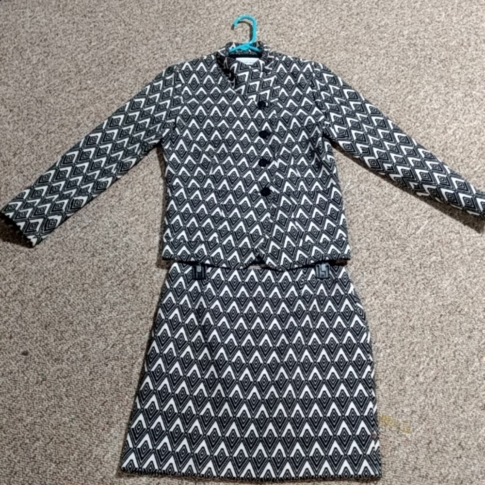 Elliott Lauren suit